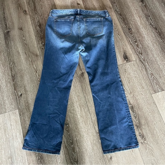 TORRID Luxe Slim Boot Mid-Rise Jean Medium Wash Size 18 - Picture 4 of 9